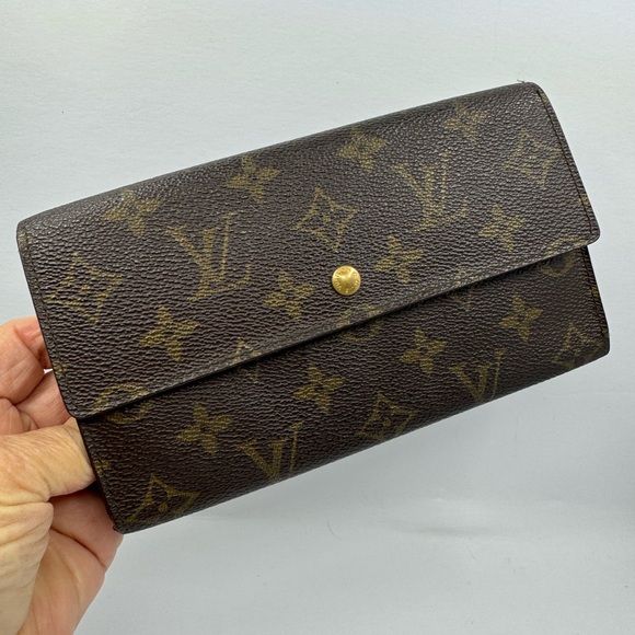 Louis Vuitton Monogram International Wallet 20962 - Picture 1 of 12